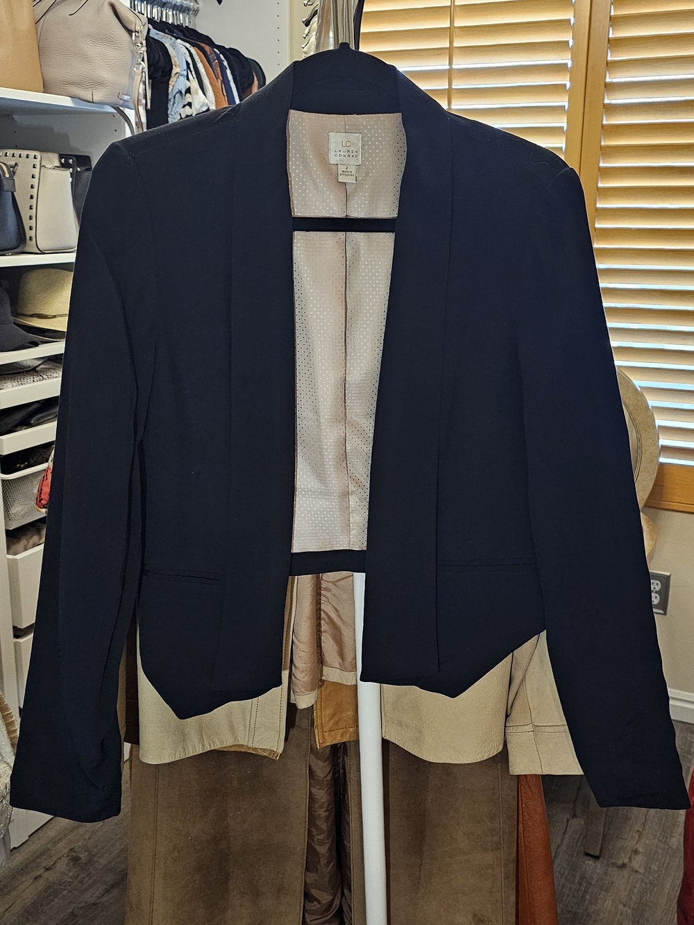 LC Lauren Conrad Black Open-Front Cropped Blazer. Size 2.